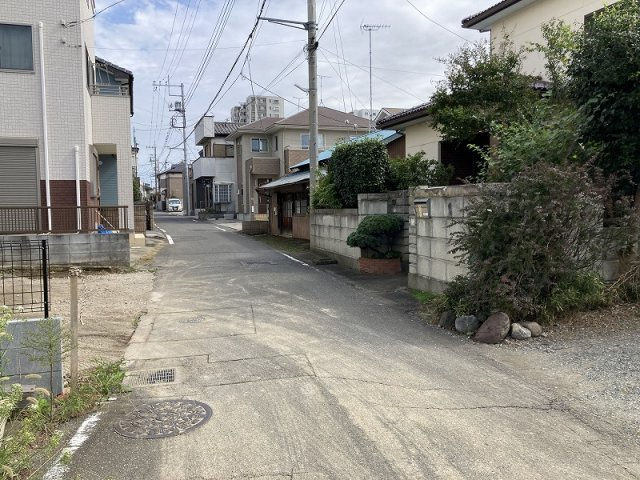 鴻巣市本町５丁目　新築一戸建て全１棟の前面道路含む現地写真|南東側道路