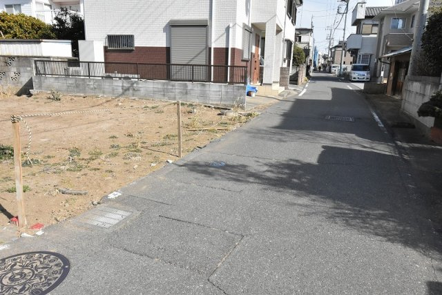 鴻巣市本町５丁目　新築一戸建て全１棟の前面道路含む現地写真|南東側道路