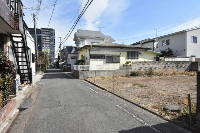 鴻巣市本町５丁目　新築一戸建て全１棟の前面道路含む現地写真|北西側道路