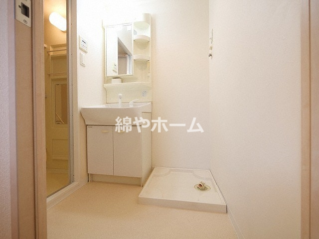 エス・キュート上本町イーストの洗面所|明るい洗面所です