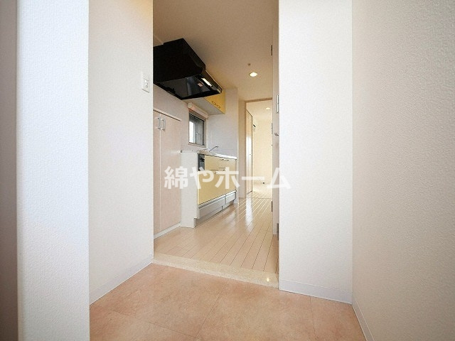 エス・キュート上本町イーストの玄関|収納もある玄関です