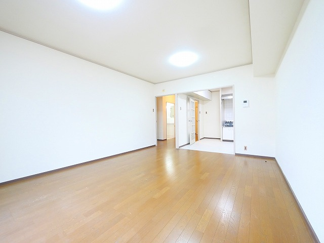 奈良三条町住宅2号棟の内装|おしゃれな内装です