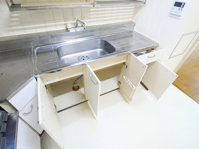 奈良三条町住宅2号棟のキッチン|キッチンでお料理をお楽しみください