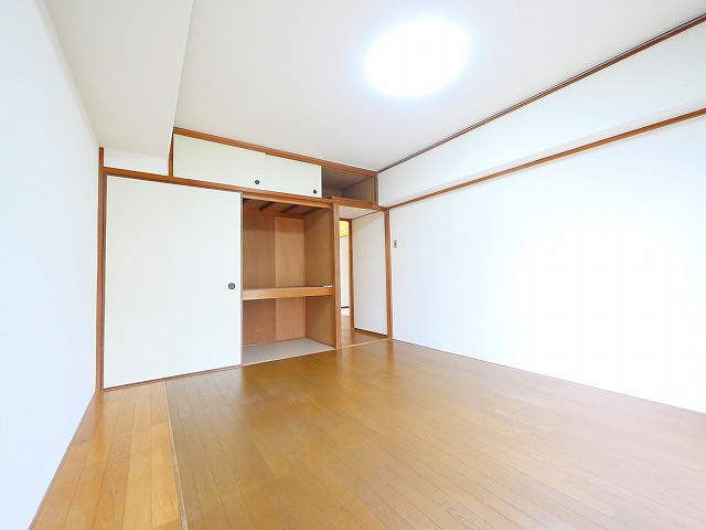 奈良三条町住宅2号棟の居間・リビング|ゆったりとしたリビングです