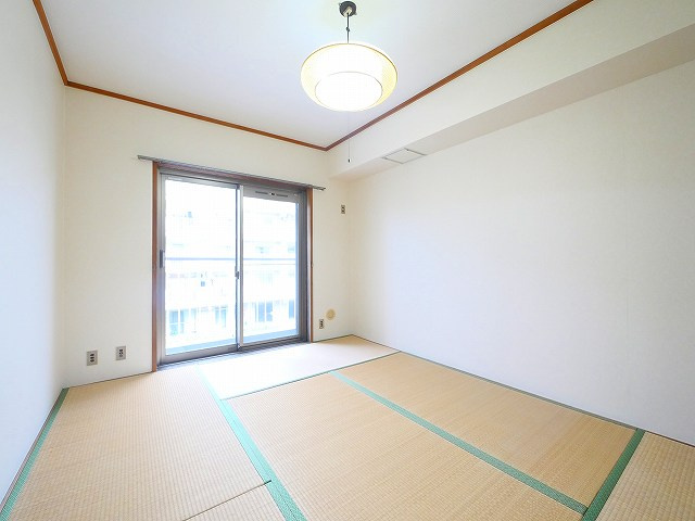 奈良三条町住宅2号棟の和室|明るい和室です