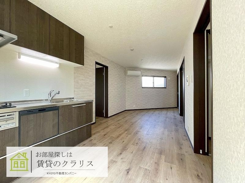 京都グランデ二条駅南の居間・リビング