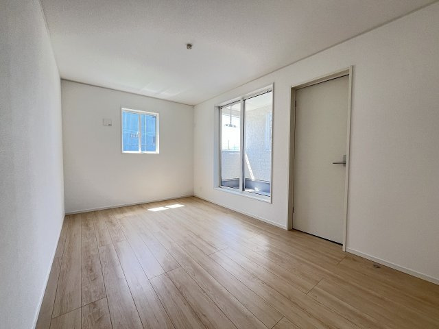 【寝室】 | 福岡市南区横手1丁目第7　4号棟（全4棟）【仲介手数料無料・0円】 | 現地写真。2階主寝室です。