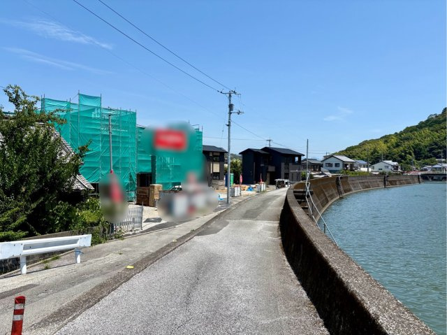 「小中学校も身近な好立地」高知市介良乙5号地　新築一戸建ての前面道路含む現地写真|7/30撮影。
