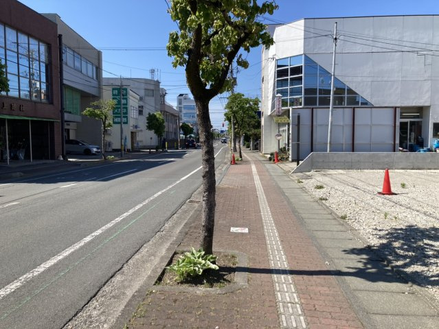 本町１丁目売り土地の前面道路含む現地写真
