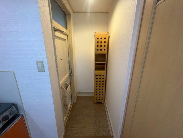 三功ビルの玄関