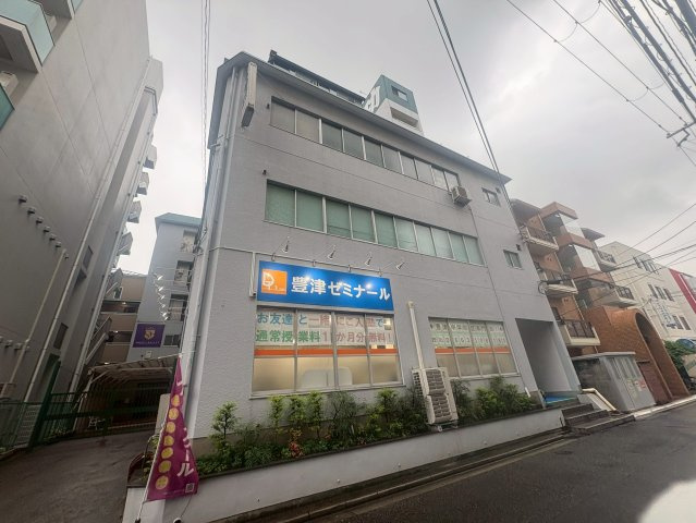 三功ビルの外観