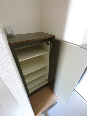 エスエスハイツ市川の収納