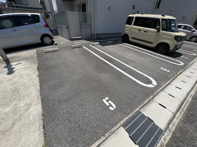 A-CUBEの駐車場