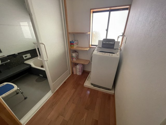 中里町一戸建の脱衣所