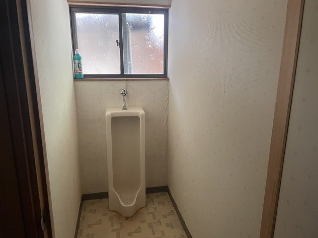 中里町一戸建のトイレ
