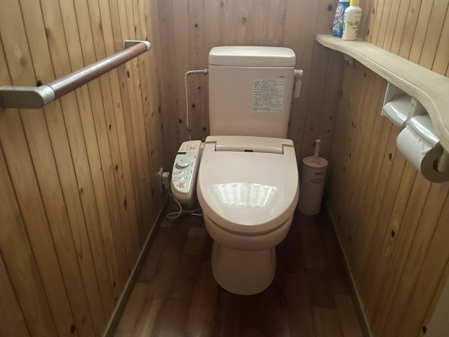 中里町一戸建のトイレ