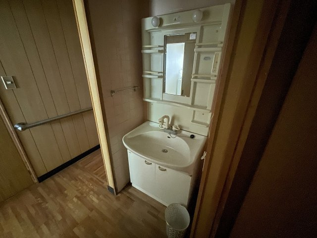 中里町一戸建の独立洗面台