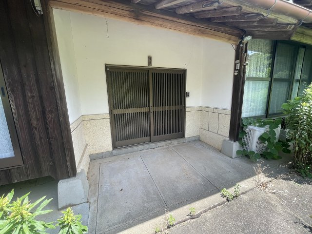 中里町一戸建の玄関