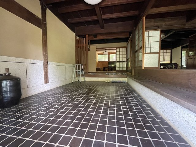 中里町一戸建の玄関