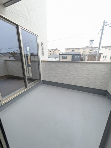 【いわき市平城東１丁目／5号棟】　収納スペース豊富なデザイナーズ新築建売住宅♪のバルコニー|◆バルコニーの写真です◆　お布団なども充分に干せる広さがございます。　