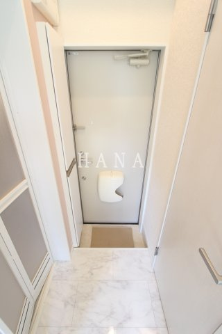 ユナイト平楽シーバスリーガルの玄関|同シリーズ物件の参考写真です。