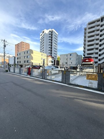 ザ・タワーズフロンティア札幌の駐車場
