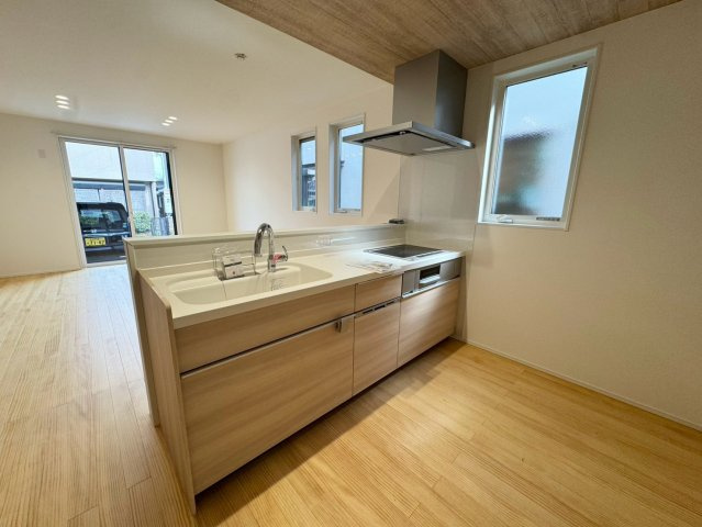SUN COURTーサンコート－小倉南区下曽根4丁目【小倉南区　新築戸建て】のキッチン|使いやすさと機能性でお料理や片づけがスムーズに♪　【小倉南区　新築戸建て】