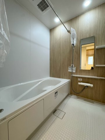 SUN COURTーサンコート－小倉南区下曽根4丁目【小倉南区　新築戸建て】の浴室|お湯が冷めにくいダブル保温浴槽採用♪追い炊きの回数を減らせて節約になります♪　【小倉南区　新築戸建て】