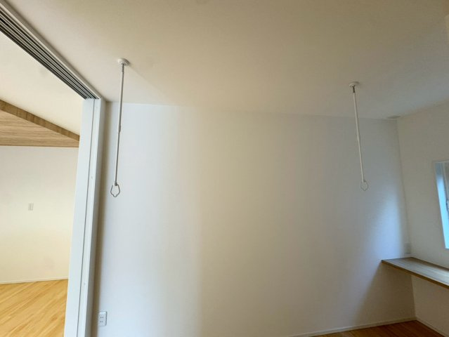 SUN COURTーサンコート－小倉南区下曽根4丁目【小倉南区　新築戸建て】の設備|１階洋室には雨の日に便利なホスクリーン完備