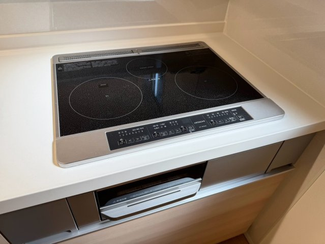 SUN COURTーサンコート－小倉南区下曽根4丁目【小倉南区　新築戸建て】のキッチン|お掃除楽々なIHクッキングヒーター♪　【小倉南区　新築戸建て】