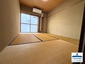 ペット可！4階・南向・2LDK！千草ダイヤハイツの和室|畳の香りに包まれた広めの和室は、来客用のおもてなしスペースとしてはもちろん、ご家族での団らんや趣味の空間にもぴったりです♪