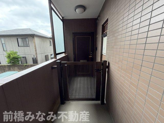 【中古マンション】高崎市常盤町　エトワール　208号室　3LDKの玄関|きれいな玄関です