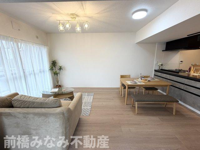 【中古マンション】高崎市常盤町　エトワール　208号室　3LDKの居間・リビング|ゆったり過ごせるリビングです