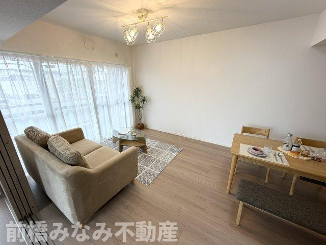 【中古マンション】高崎市常盤町　エトワール　208号室　3LDKの居間・リビング|おしゃれな居間です
