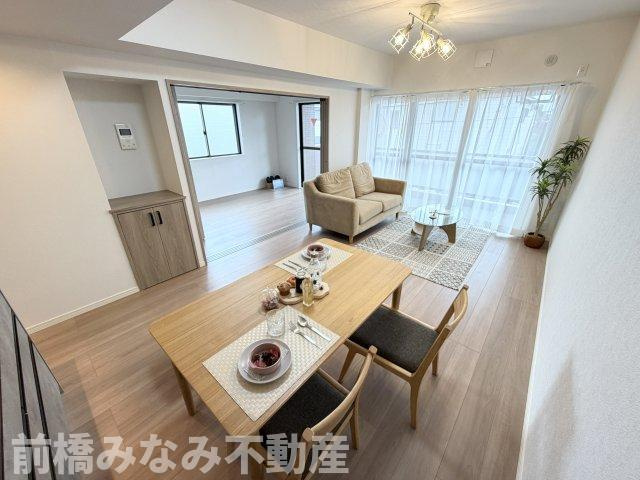 【中古マンション】高崎市常盤町　エトワール　208号室　3LDKの居間・リビング|おしゃれなリビングです