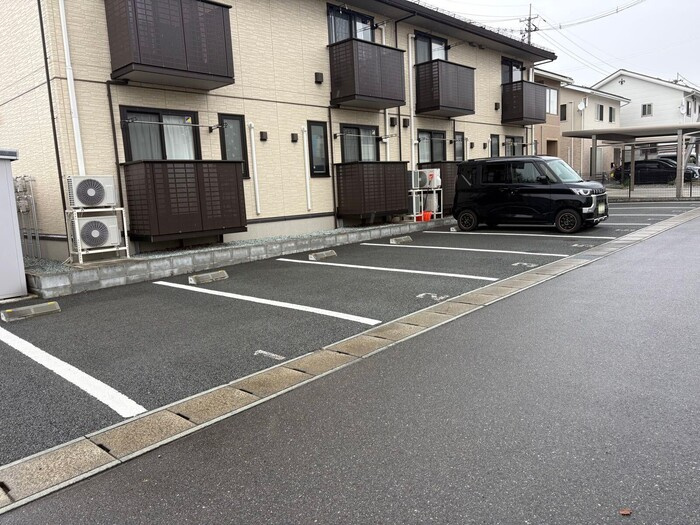 サンジュエル一本木の駐車場|駐車場