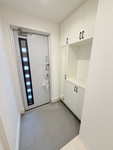 吉川市中曽根2丁目　新築平屋戸建　全2棟　2号棟の玄関|玄関から見た室内写真です