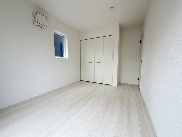 吉川市中曽根2丁目　新築平屋戸建　全2棟　2号棟の洋室|クローゼット付きの洋室6.03帖