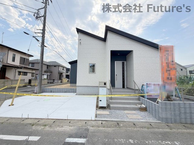 吉川市中曽根2丁目　新築平屋戸建　全2棟　2号棟の外観|角地に位置する開放的な平屋住宅