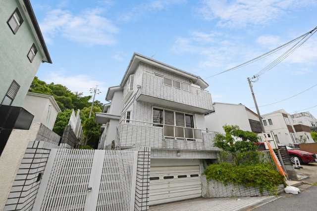 西宮市苦楽園二番町中古一戸建て│4SLDK+並列駐車2台可