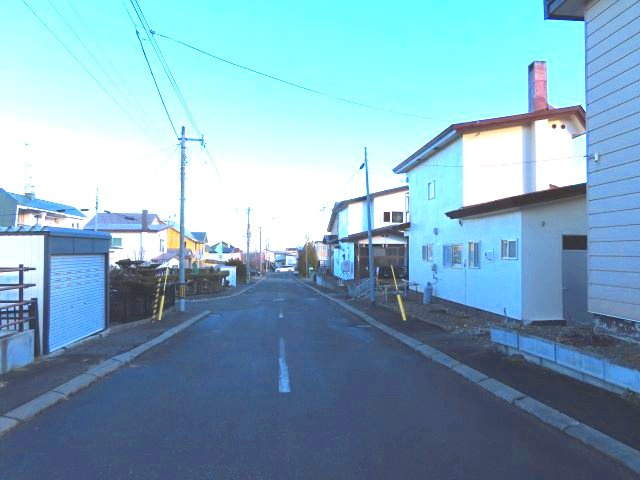 北見市清見町７１番地６６　中古売家　の前面道路含む現地写真|西側から東側に向けて撮影した前面道路でです。