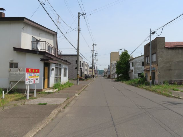 北見市山下町２丁目３番９号　中古売家の前面道路含む現地写真