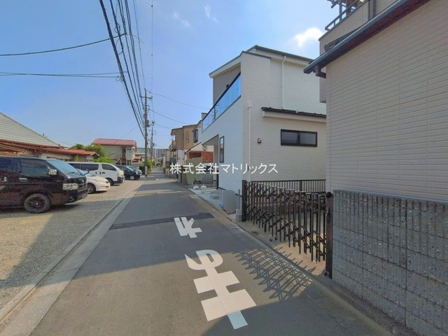 練馬区富士見台1丁目　高品質×ZEH水準　車庫付き住宅　限定1棟の前面道路含む現地写真