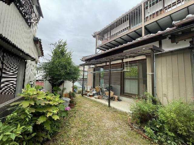 「キッチン2つ☆二世帯住宅」高知市一宮中町　中古一戸建ての庭|敷地を有効活用できるゆとりある住まいです。