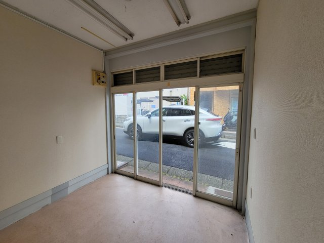 下山店舗の内装