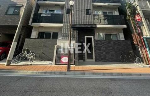 横浜市神奈川区松本町３丁目の賃貸マンションのエントランス