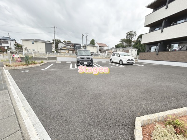 カーサ ステラートの駐車場