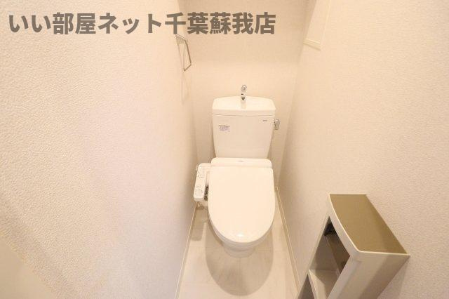 フォアのトイレ|落ち着いた色調のトイレです