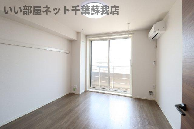 フォアの洋室|落ち着いた色調の洋室です