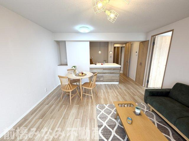 【中古マンション】高崎市貝沢町　サンハイツ　1001号室　3LDKの居間・リビング|ゆったりとした居間です
